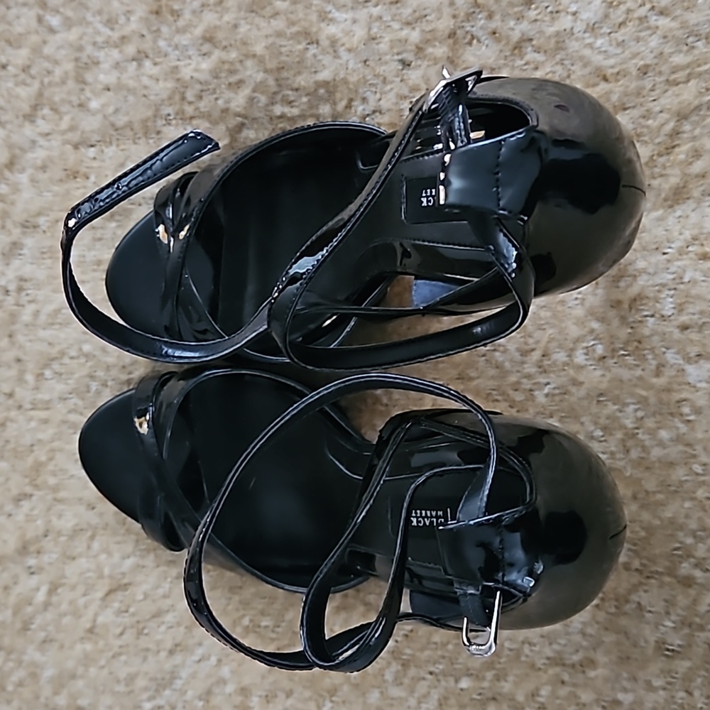 Beautiful lightly used WHBM patent leather heels